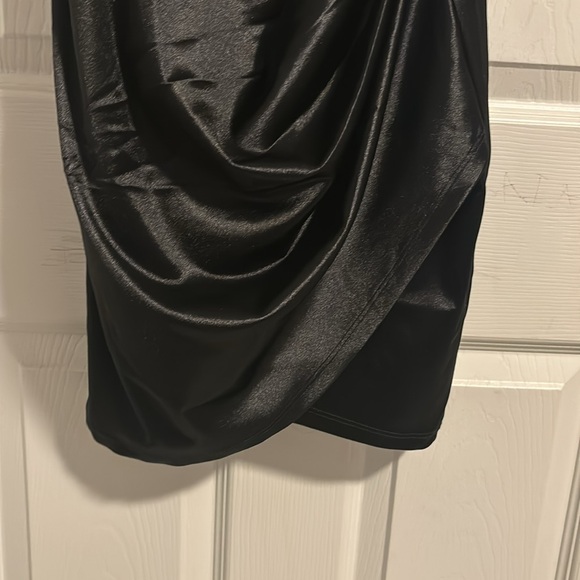 Silky Black dress - Picture 2 of 4